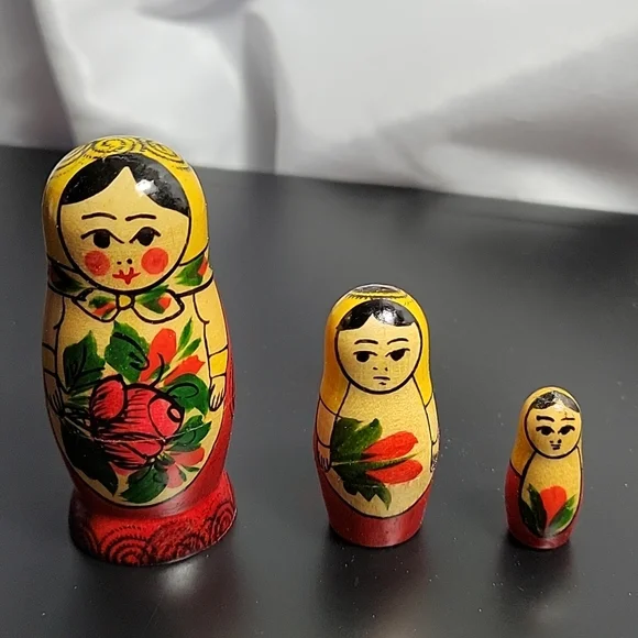 3 piece Matryoshka Russian Nesting Dolls - Picture 1 of 5